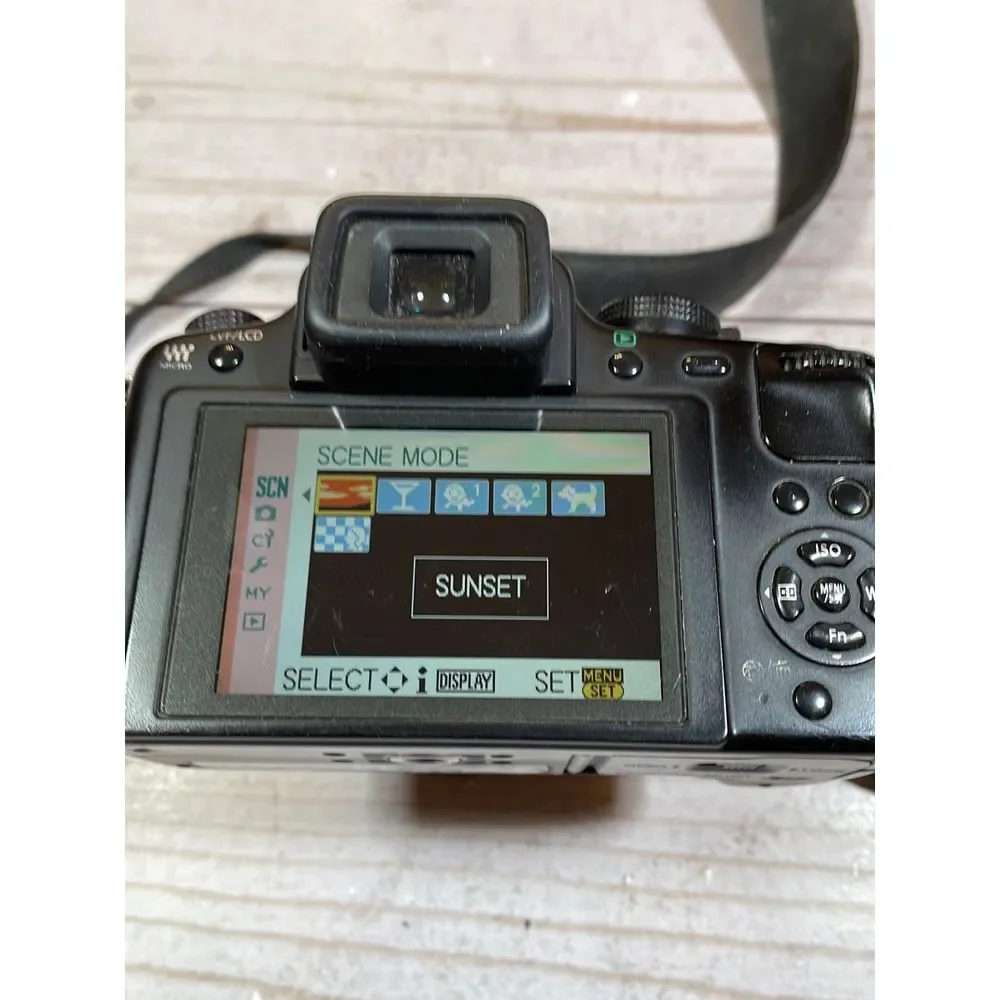Panasonic DMC-G10 Digital Camera Black w/ Lens, Battery, Charger, Case‎